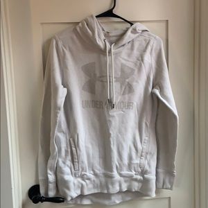 White under Armour hoodie